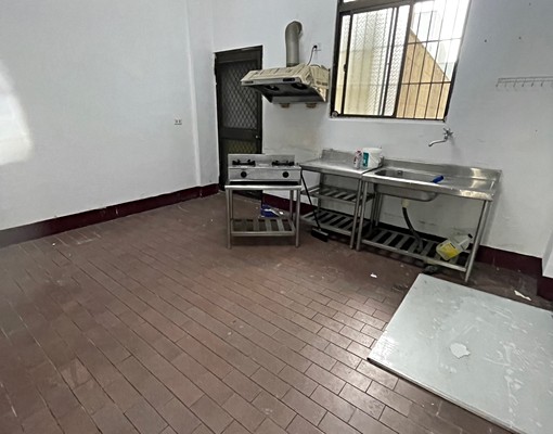 東區門口停多車六房大透天 - Image 11