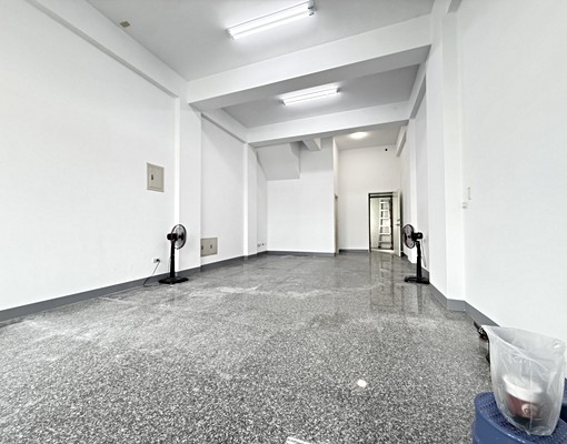 🅰️超大黃金樓店🔥正市中心👍正路邊超大面寬 - Image 1