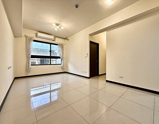 王室🥇超大玄關、露臺✨近74🉑租補🉑戶籍🉑貓 - Image 3