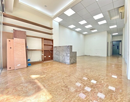 正忠勇路｜1-5樓透天店面｜近百坪室內空間｜附電梯｜誠可議 - Image 2