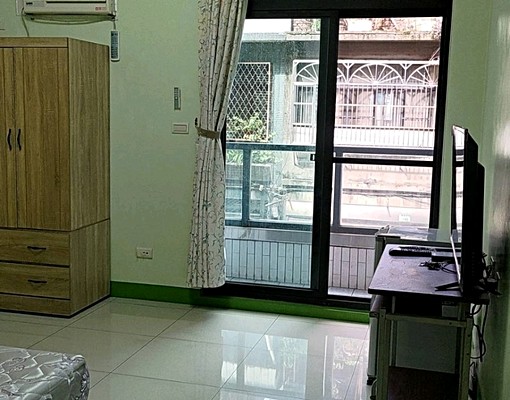 近桃園火車站獨立大套房/陽台採光通風佳/台電 - Image 1