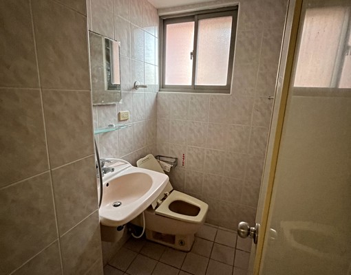 嘉義西區博愛國小香湖公園旁電梯三房~可租補 - Image 9