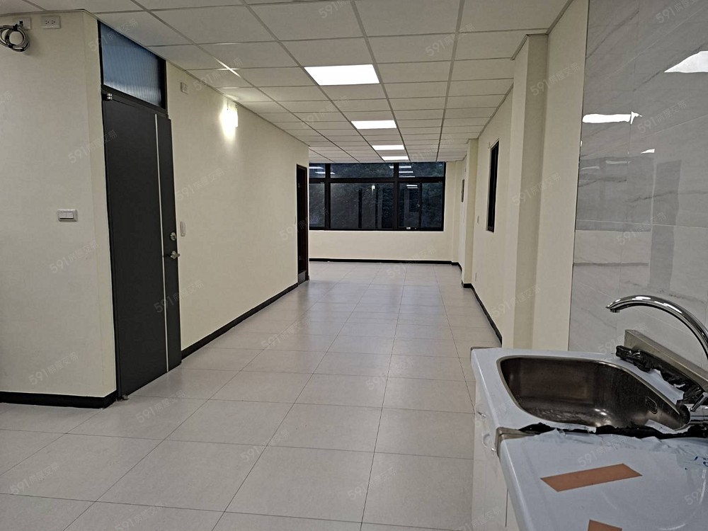 從裡往窗戶方向