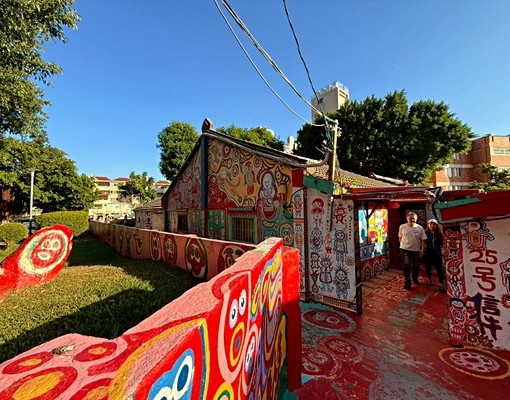 近烏日★無限視野戶全配三房平車★有誠談★可戶籍租補★鑰匙在手 - Image 1