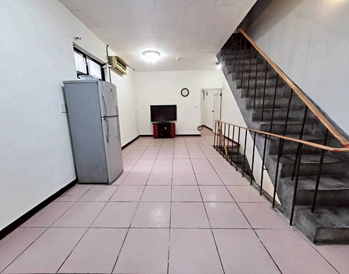 *新莊捷運*透天2+3F採光寬敞4房 - Image 2