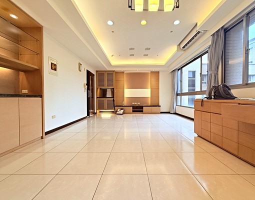 藝文特區核心🚇捷運站口四房車可談 - Image 1