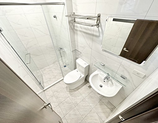 全新*電梯*可寵*租補*超美裝潢 - Image 8