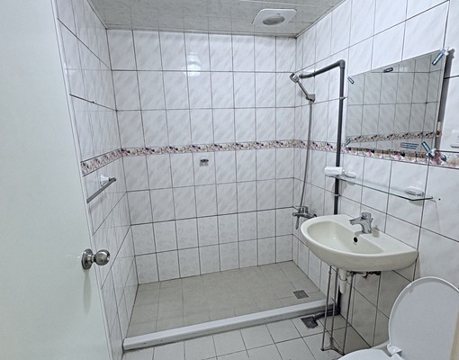 電梯大樓竹南市中心冠天廈警察局對面 - Image 5