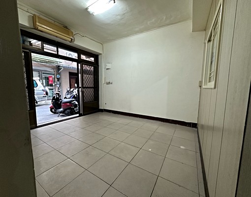 近捷運三重國小1樓 - Image 1