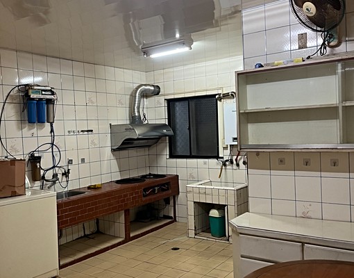 地點交通便利,生活機能佳,四層透天整棟出租 - Image 2