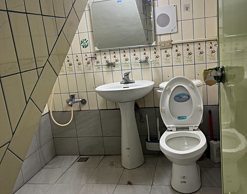 地點交通便利,生活機能佳,四層透天整棟出租 - Image 3