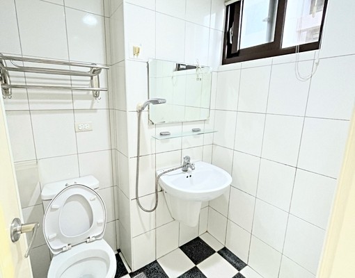 可以租補🩷獨洗🩷電梯🩷陽台 - Image 3