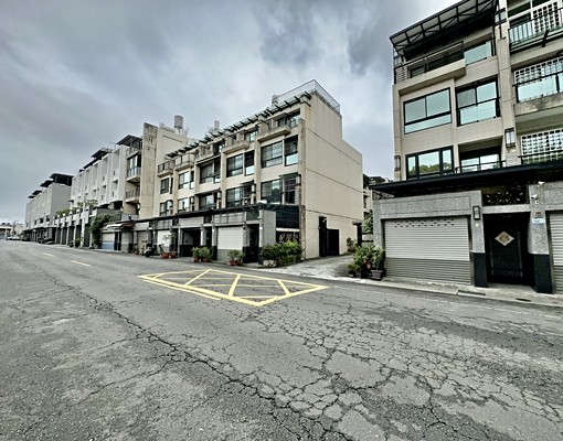 【專約】屏東榮總商圈｜面公園首排｜寵物可談｜邊間車庫透天 - Image 2