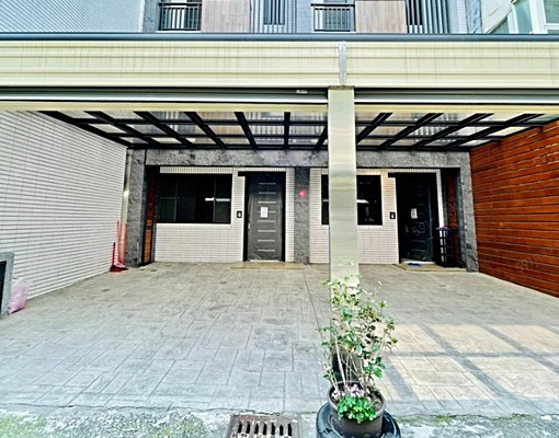 近西大路日式透天出租,長約可 - Image 1