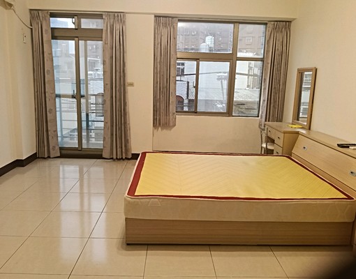 文化街與四維商圈2房加頂樓空問超大可申請租金補貼大 - Image 2