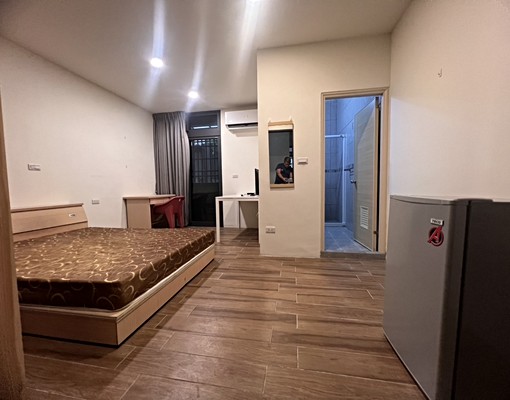 e長春街大坪數獨洗套房//固定機車位 - Image 1