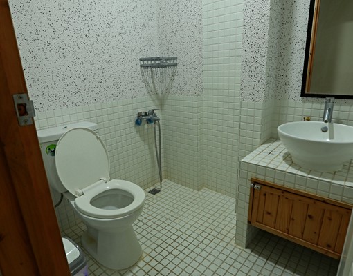 房東自租，近民國路商圈，三房三衛一廳二陽台 - Image 1