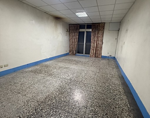 北區忠明路旁✨臨路10米✨三樓整棟透天✨門前停車 - Image 12