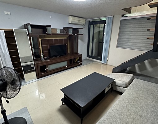 心鑽挑高大空間樓中樓，家樂福商圈 - Image 1