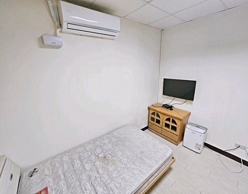 港墘⭐️免爬高⭐️全新粉刷⭐️床墊會換新⭐️格局方正 - Image 3