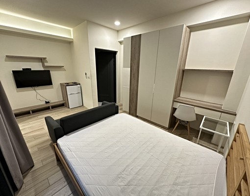 育英路~電梯美套房~屋齡新~陽台洗衣機 - Image 3