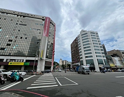 西區民權路✨台中教育大學世華金融大樓✨4房出租 - Image 7