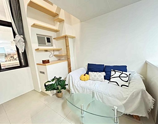 近巨城及三民學區漂亮樓中樓電梯獨立小豪宅 - Image 2