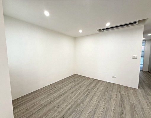 南砍市場🏘️台水電⚡️採光通風佳/全新整理首批入住🌟 - Image 8