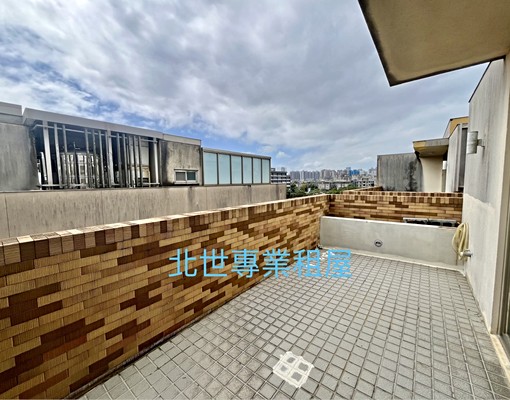 可租補-近林口康橋大空間有露臺2至4樓採光美屋有一個平面車位 - Image 1