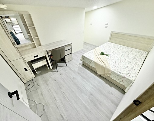 對著鏡子扮鬼臉💖可租補室內機車陽台獨洗🌈1+1房樓中樓 - Image 8