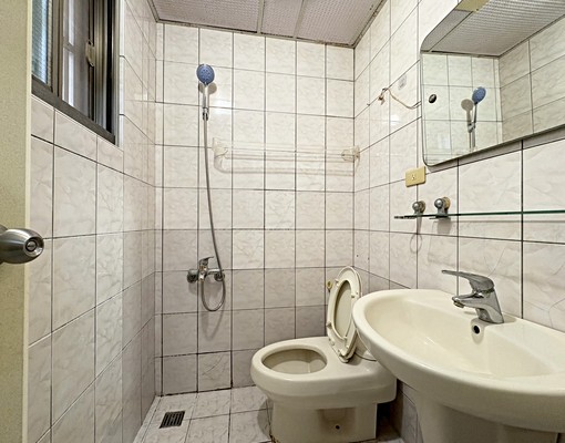 近捷運四維國小站3房含平車含管💫可租補💫 - Image 6