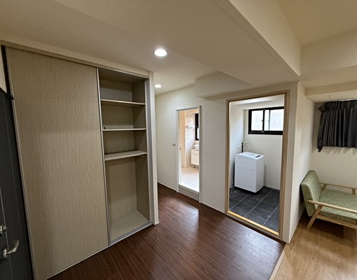 【稀有套房】金山街中段獨立陽台&洗衣機電梯大樓大坪數套房出租 - Image 4