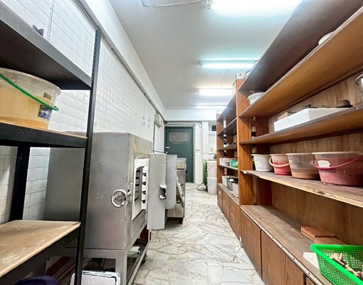 東區近南紡正東光路燙金三角窗樓店 - Image 6