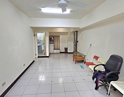 🍎南門公園旁/電梯2房2衛/附家具.電🍎 - Image 1