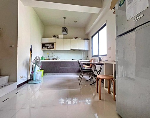 南區整棟透天|傢俱全配|有車庫可停|近崇倫國中 - Image 2