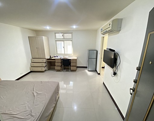 捷運~採光~大套房~陽台家電皆獨立使用 - Image 1