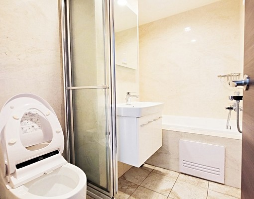 高鐵全配兩房含管.汽機車位。可租捕台水電 - Image 8