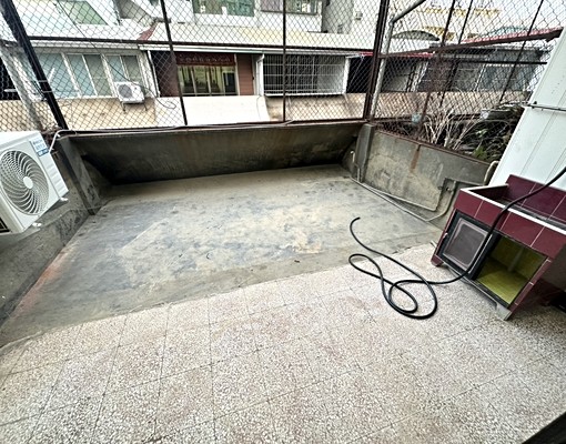 ❤四樓整層出租❤超大陸台❤全新整理❤可租補❤要傢俱可談看看 - Image 7