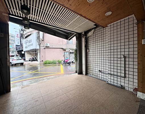 正東區!可住家!可店面!近南紡東寧路商圈黃金三角窗 - Image 6
