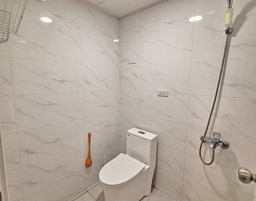 正一房一廳✅可短租✅稀有可寵✅台水電✅有陽台大露臺✅屋況極佳 - Image 4