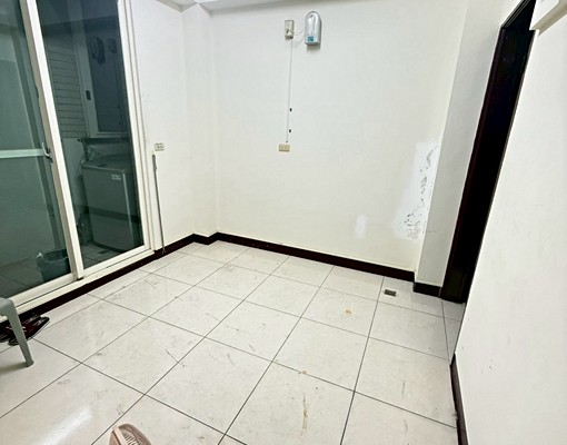 軍功商圈車庫透天🉑租補 - Image 6