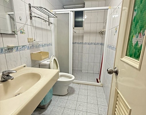 軍功商圈車庫透天🉑租補 - Image 8