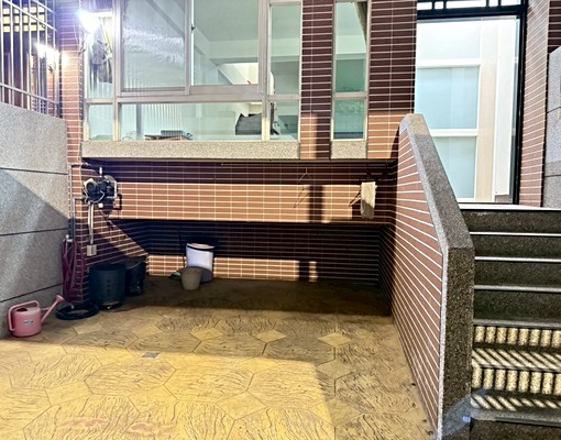 軍功商圈車庫透天🉑租補 - Image 1