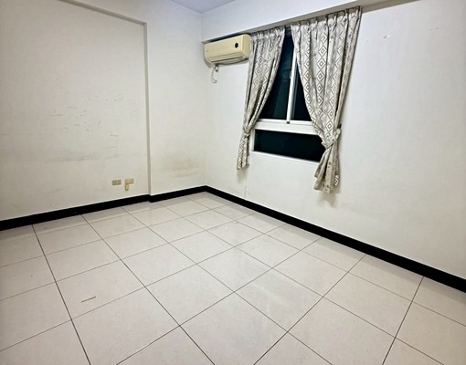 軍功商圈車庫透天🉑租補 - Image 9