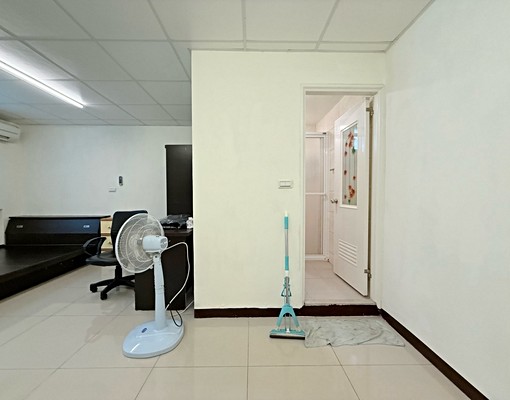 龍山寺🚄租補報稅🌟獨洗曬採光好🌟包水網路🛜水泥磚牆 - Image 12