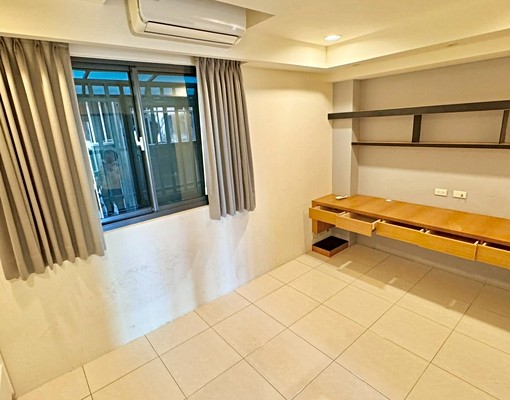 稀有整棟透天✨可租補戶籍報稅✨精裝大四房✨門前汽車位 - Image 11