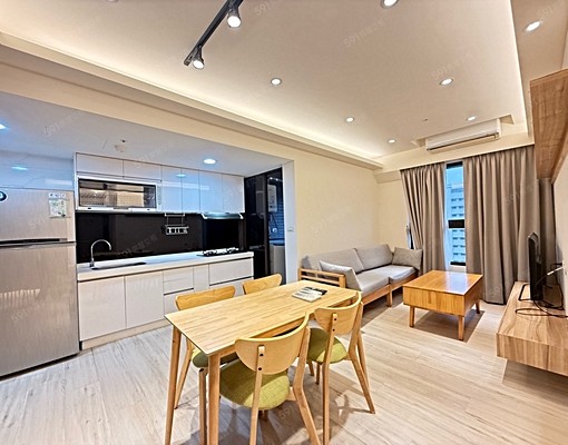 木地板,質感裝潢採光佳,全配家具家電含車管 - Image 1