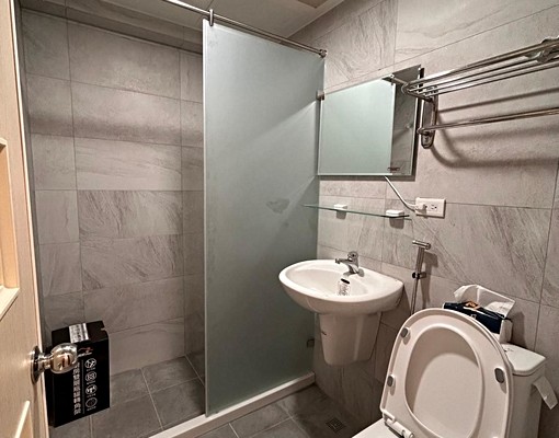 免服務費🔥近SOGO商圈🔥台水電套房可租補保全設施 - Image 2