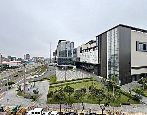 近高鐵,可報稅入籍,新光影城旁生活機能佳,溫馨大空間採光佳 - Image 14