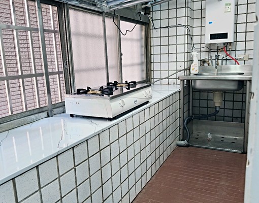 屋主自租，室內空間大，全新整理，全新變頻冷氣， - Image 3